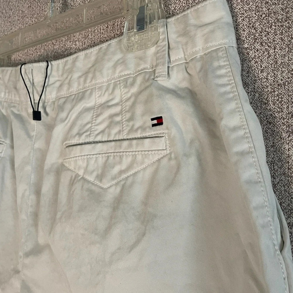 White Tommy Hilfiger shorts size 4 - Picture 2 of 5